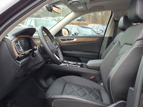 Used 2024 Volkswagen Atlas SE w/ Panoramic Sunroof Package image 12