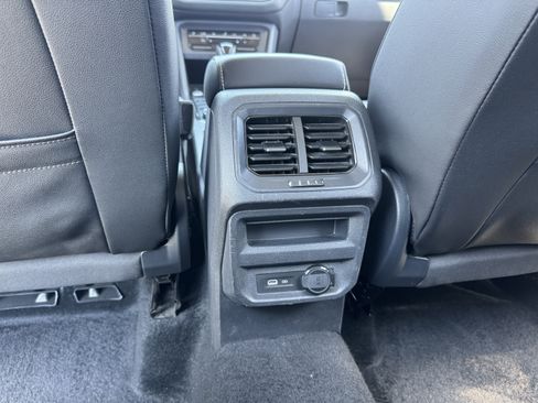 Used 2022 Volkswagen Tiguan SE AWD/4WD image 32
