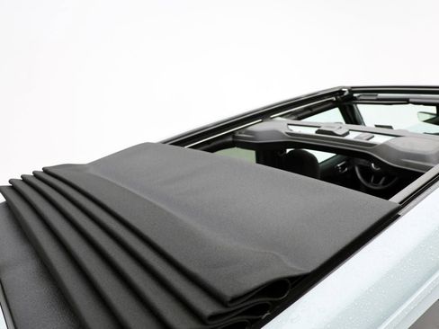 Used 2023 Jeep Wrangler Unlimited w/ Sun & Screen Package image 32