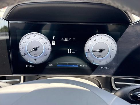 Used 2025 Hyundai Elantra SEL FWD image 18