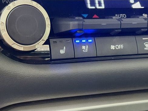 Used 2024 Toyota Tundra Platinum image 19