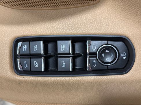 Used 2014 Porsche Panamera RWD image 16