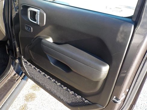 Used 2022 Jeep Wrangler Unlimited Sport image 15