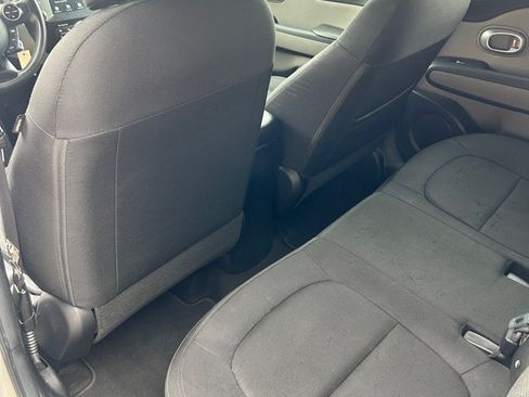 Used 2018 Kia Soul + FWD image 10