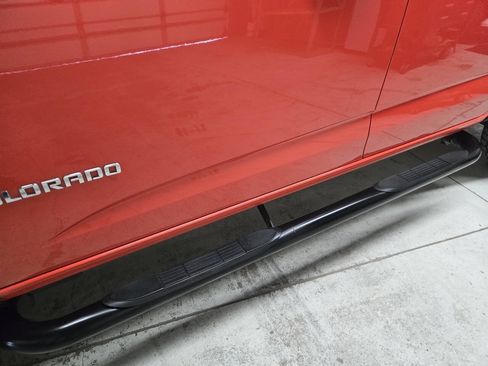 Used 2019 Chevrolet Colorado Z71 AWD/4WD image 11