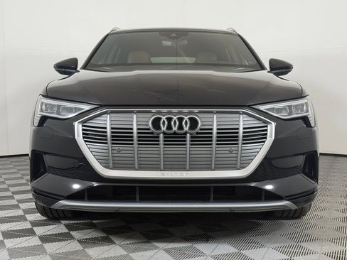 Used 2022 Audi e-tron Premium image 6