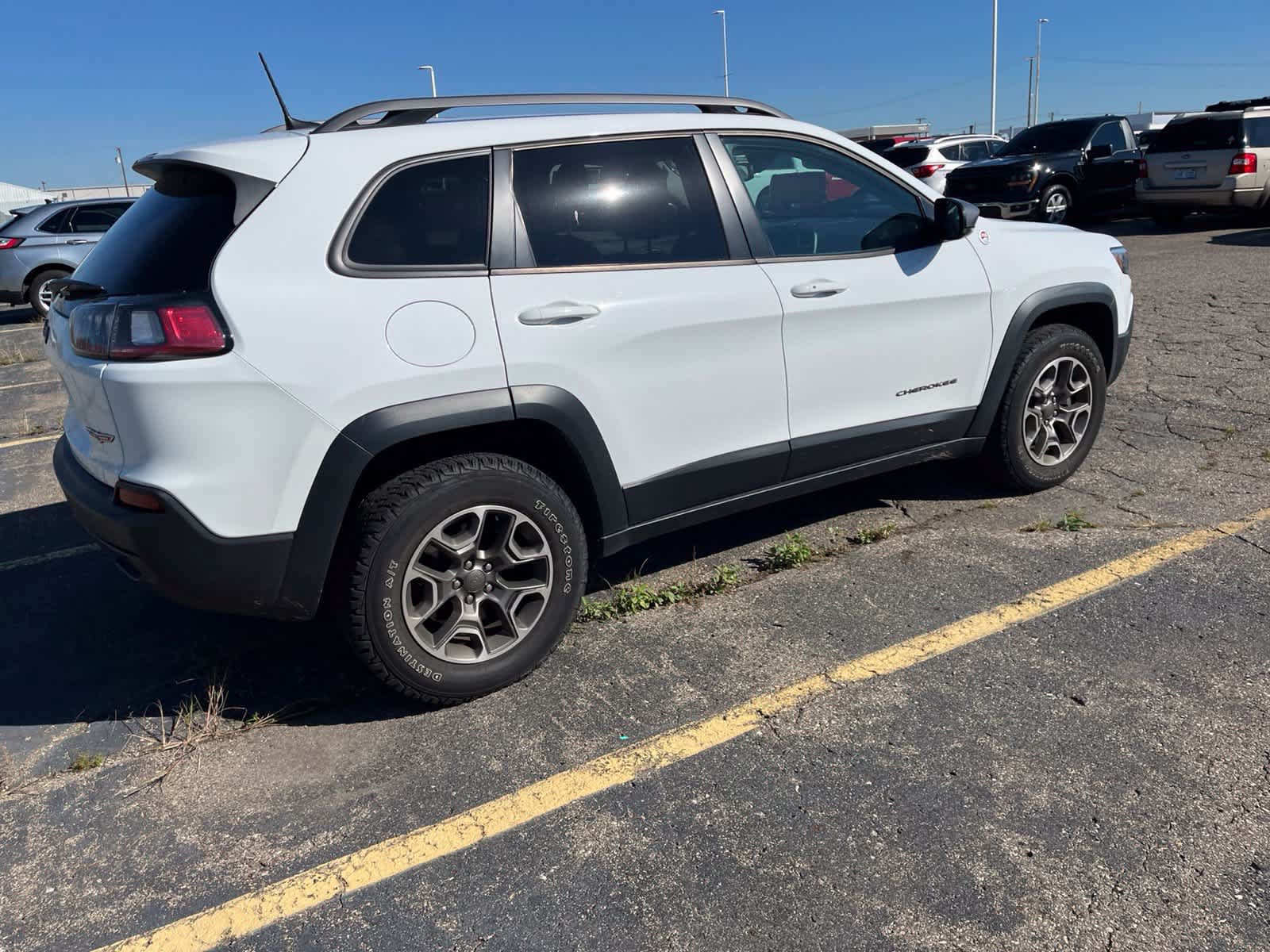 Used 2020 Jeep Cherokee Trailhawk w/ Cold Weather Group AWD/4WD image 14