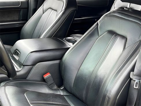 Used 2019 Ford Expedition Limited image 17
