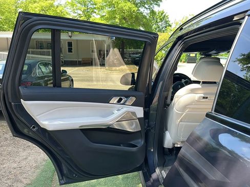 Used 2021 BMW X7 M50i AWD/4WD image 22