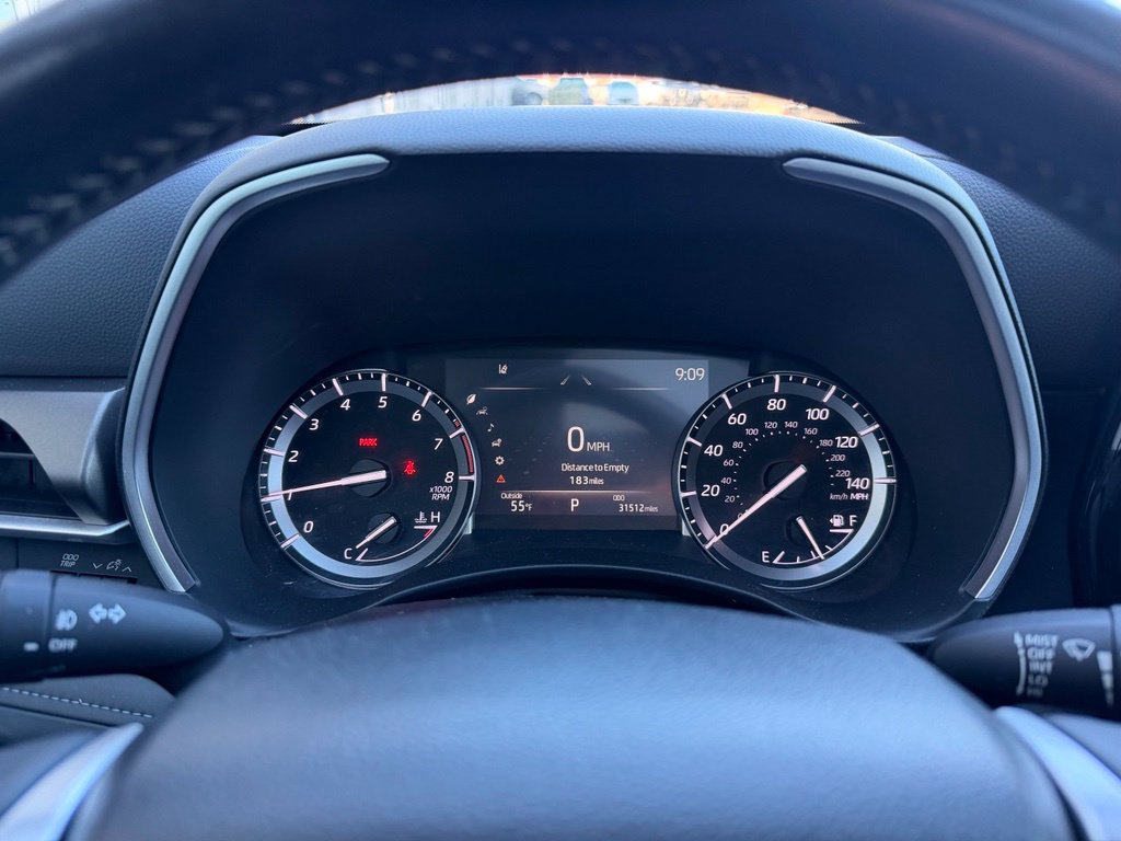 Used 2022 Toyota Highlander XLE AWD/4WD image 12