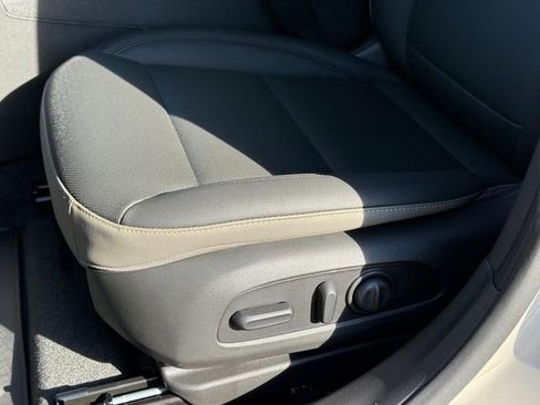 New 2026 Chevrolet Trax ACTIV w/ Sunroof Package image 18