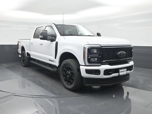 New 2026 Ford F250 Lariat w/ Black Appearance Package AWD/4WD image 8