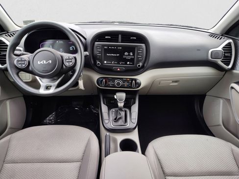 Used 2025 Kia Soul LX image 11