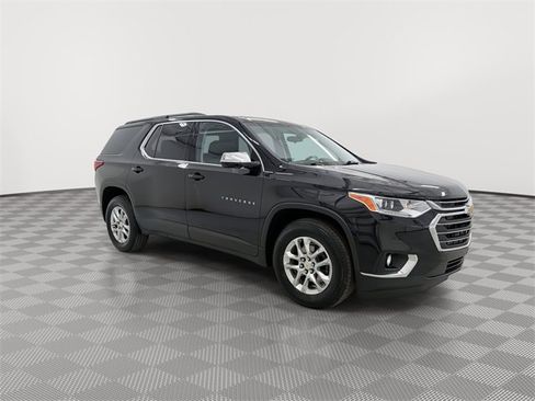 Used 2020 Chevrolet Traverse LT image 13