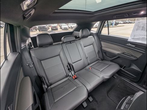 Used 2023 Volkswagen Atlas Cross Sport SE image 21