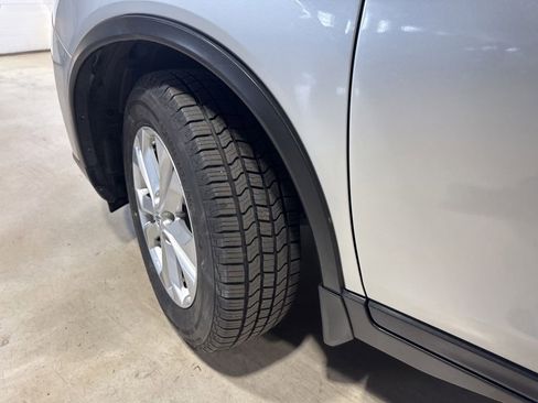 Used 2015 Nissan Rogue SV w/ SV Premium Package FWD image 3
