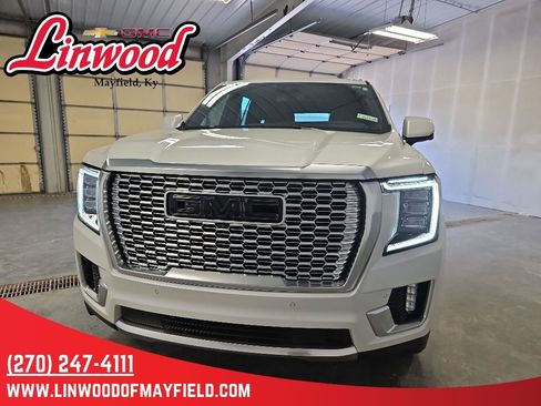Used 2023 GMC Yukon Denali AWD/4WD image 3