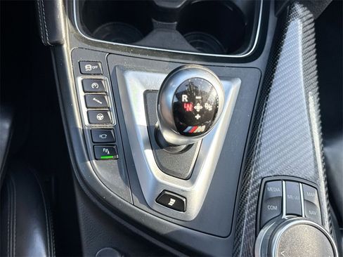 Used 2017 BMW M4 Convertible image 21