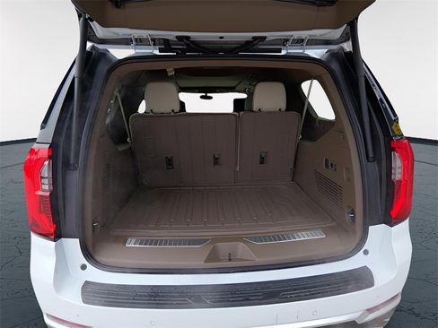 New 2026 GMC Yukon XL Denali w/ Denali Reserve Package image 28