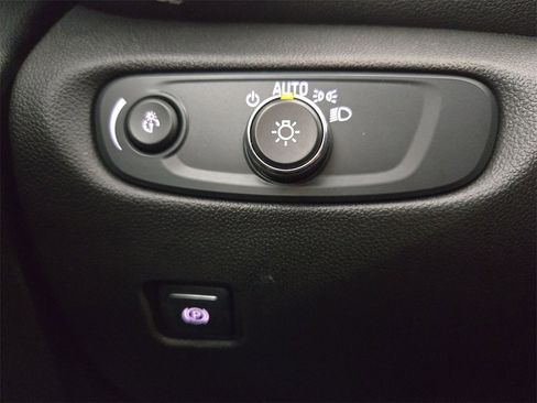 Used 2025 Chevrolet Blazer LT image 23