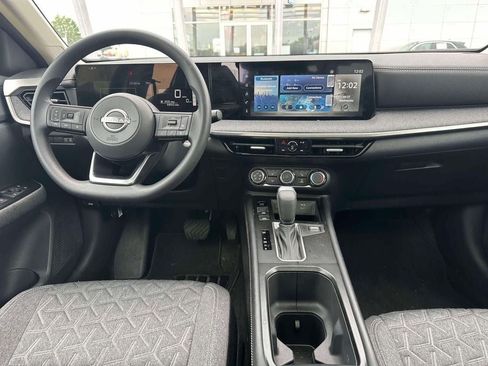 Used 2025 Nissan Kicks SV w/ SV Premium Package AWD/4WD image 11