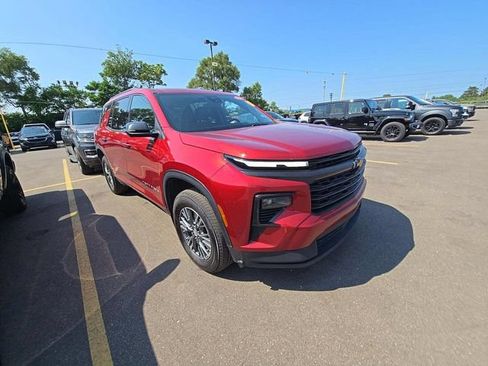 Used 2024 Chevrolet Traverse LT AWD/4WD image 1