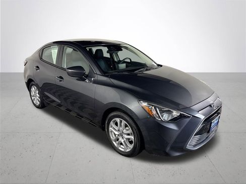 Used 2017 Toyota Yaris iA image 4