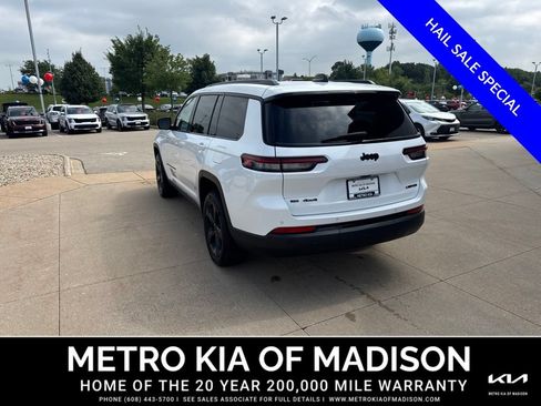Used 2022 Jeep Grand Cherokee L Limited w/ Black Appearance Package AWD/4WD image 3