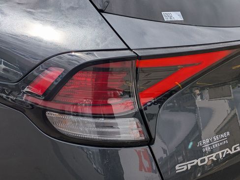 Used 2023 Kia Sportage EX AWD/4WD image 12