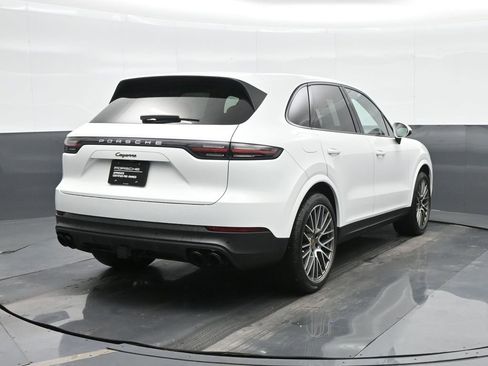 Certified 2023 Porsche Cayenne Platinum Edition image 7