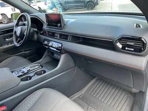 Used 2025 Honda Pilot Sport image 22