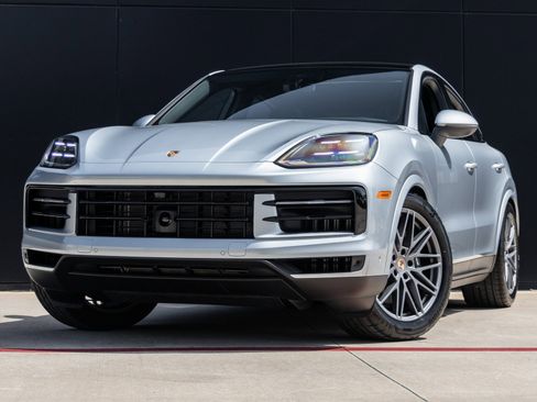 Certified 2025 Porsche Cayenne Coupe image 1