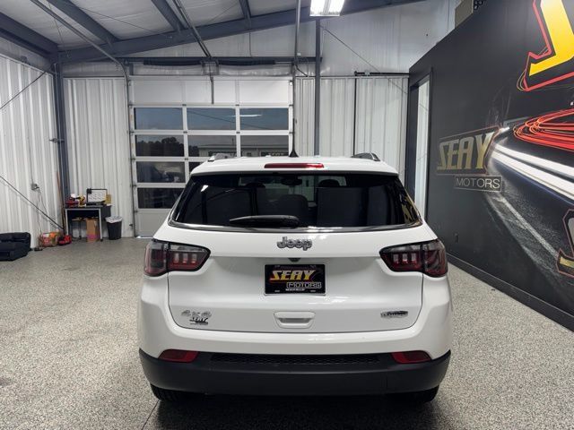Used 2024 Jeep Compass Latitude w/ Altitude Special Edition AWD/4WD image 18