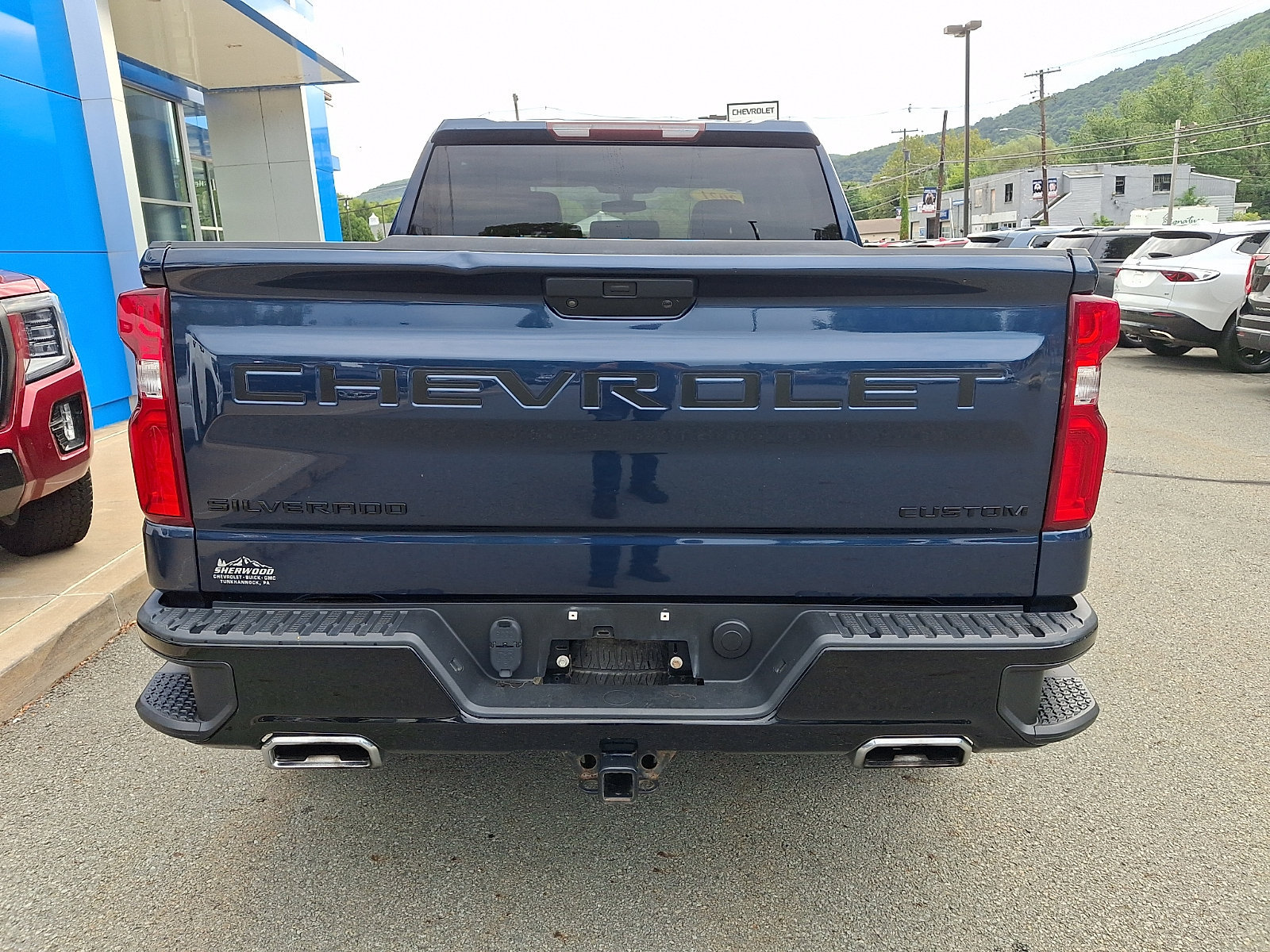 Used 2021 Chevrolet Silverado 1500 Custom Trail Boss w/ LPO, Dark Essentials Package AWD/4WD image 5