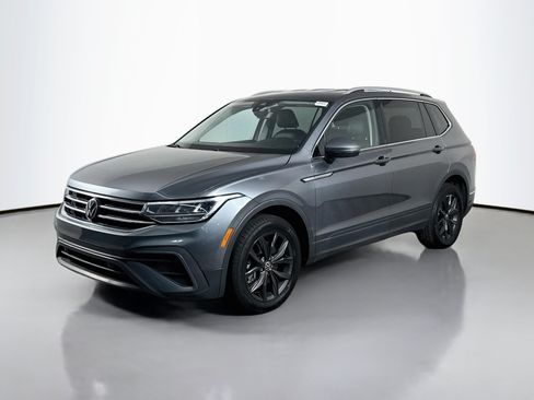 Used 2024 Volkswagen Tiguan SE FWD image 4