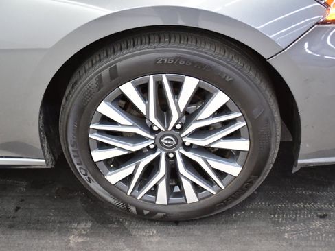 Used 2025 Nissan Altima 2.5 SV FWD image 35