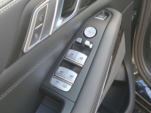 New 2026 BMW X7 xDrive40i w/ Premium Package image 6