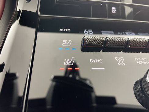 Used 2025 Porsche Panamera image 23