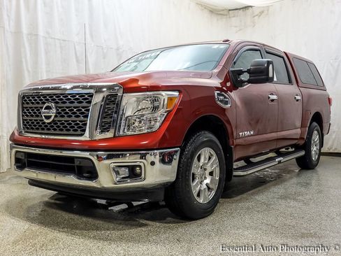 Used 2017 Nissan Titan SV image 1