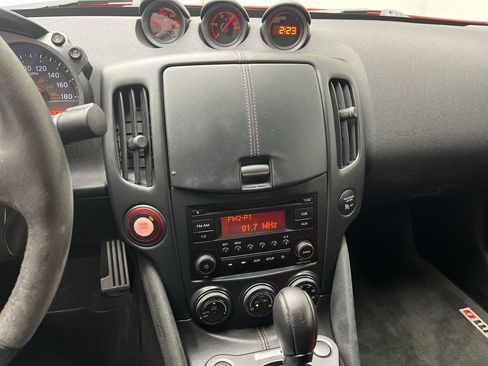 Used 2015 Nissan 370Z NISMO image 5