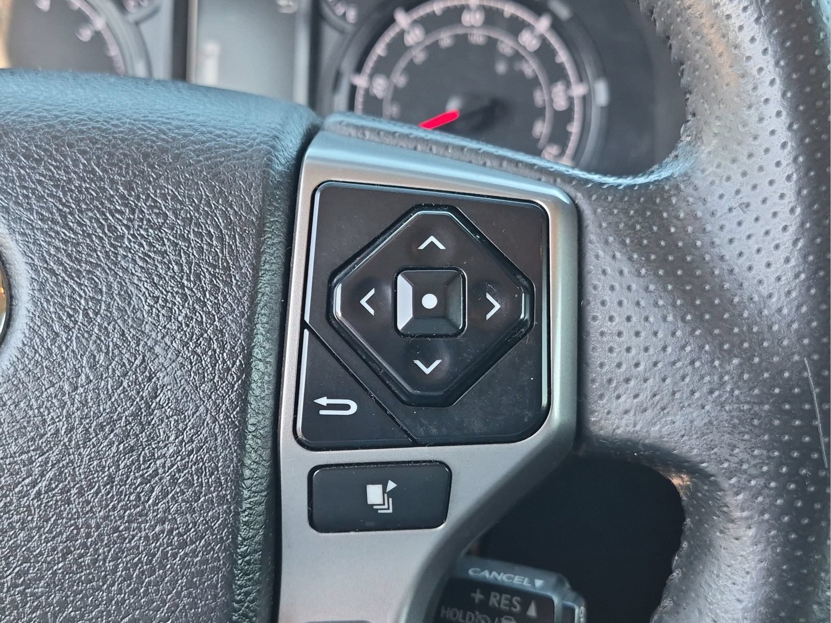 Used 2021 Toyota 4Runner SR5 AWD/4WD image 10