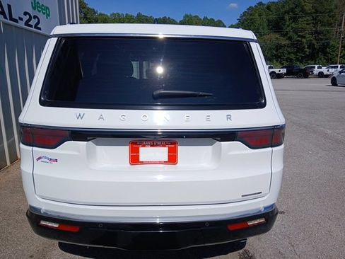 Used 2024 Jeep Wagoneer Series II AWD/4WD image 4