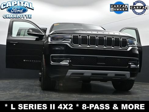 Used 2024 Jeep Wagoneer L Series II RWD image 39