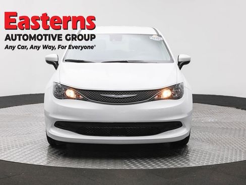 Used 2023 Chrysler Voyager LX image 2