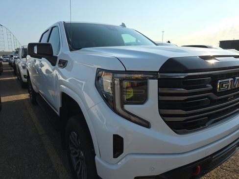 Used 2025 GMC Sierra 1500 AT4 w/ Technology Package AWD/4WD image 2
