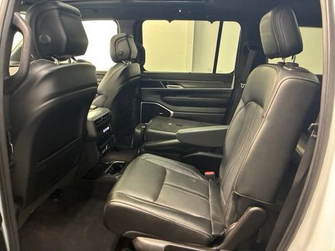 Used 2023 Jeep Wagoneer L Series III w/ Premium Group I AWD/4WD image 49