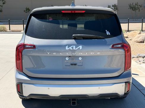 Used 2023 Kia Telluride LX FWD image 7