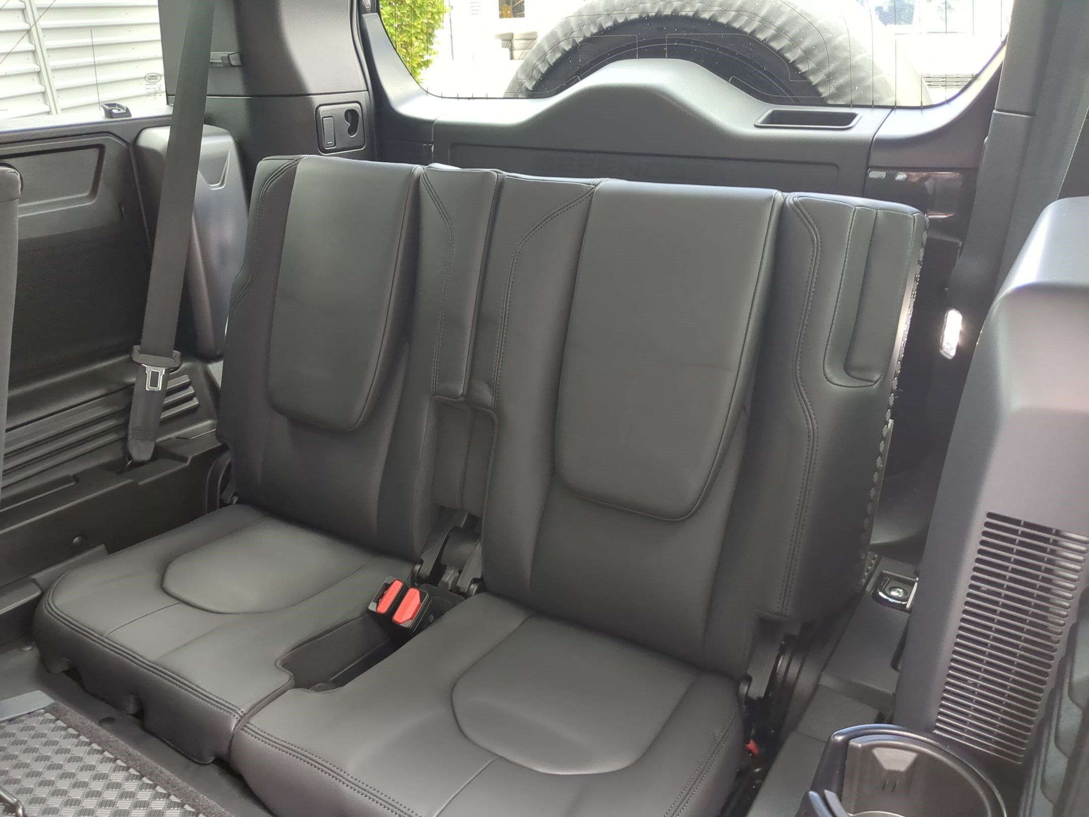 New 2026 Land Rover Defender 110 X-Dynamic SE AWD/4WD image 29