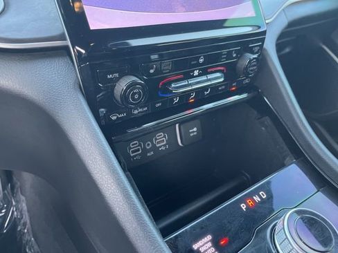 Used 2022 Jeep Grand Cherokee L Limited image 27