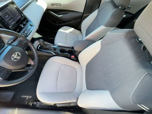 Used 2022 Toyota Corolla LE image 5
